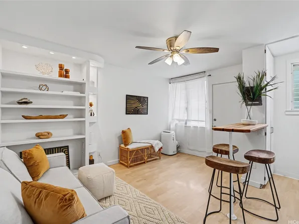 1036 Green St APT 205, Honolulu, HI 96822