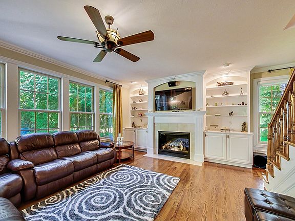 3rd image of 2677 Jefferson Dr