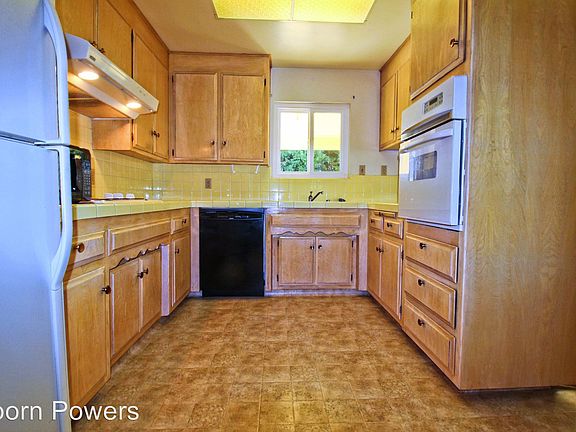 5th image of 2932 Camino Heights Dr