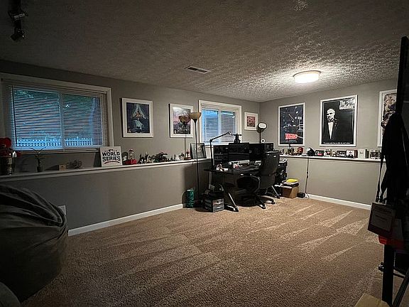 4th image of 8799 Seabright Dr