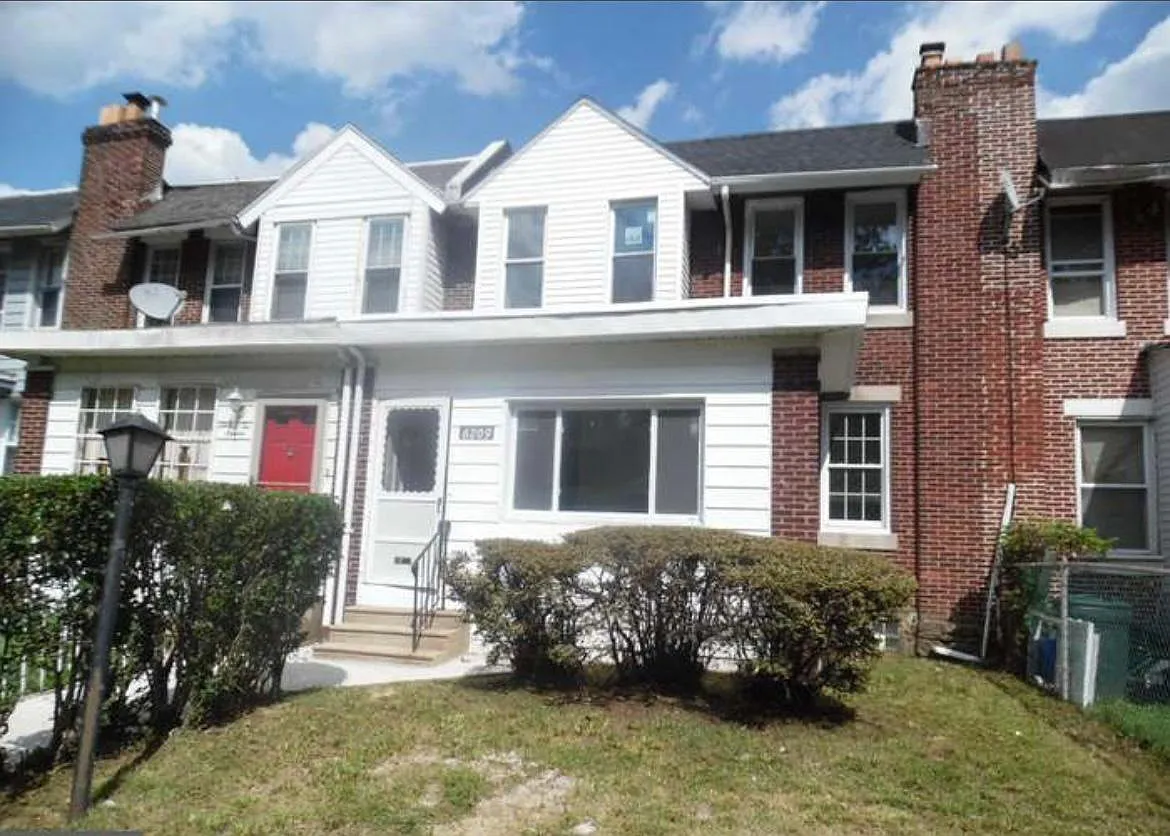 3 bed, 1242 sqft, $1,850 — Photo 1