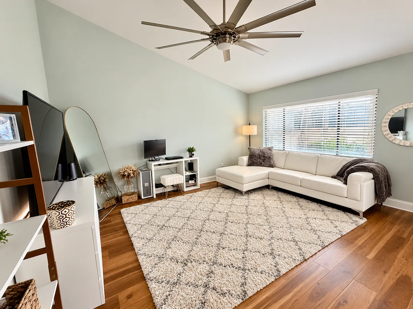 2 bed, 1020 sqft, $2,200 — Photo 3
