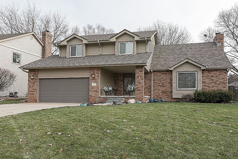 1st image of 831 N 148th Ave