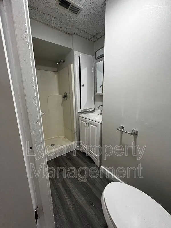2 bed, 1.0 bath, 750 sqft, $1,450 — Photo 2