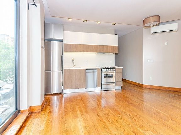 3rd image of 865 Willoughby Ave #D3