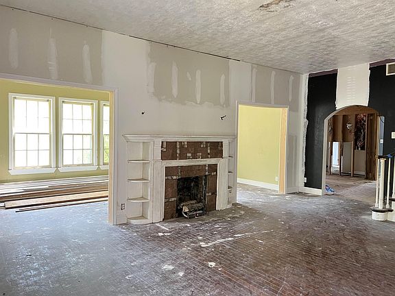 3rd image of 2535 Evergreen Dr