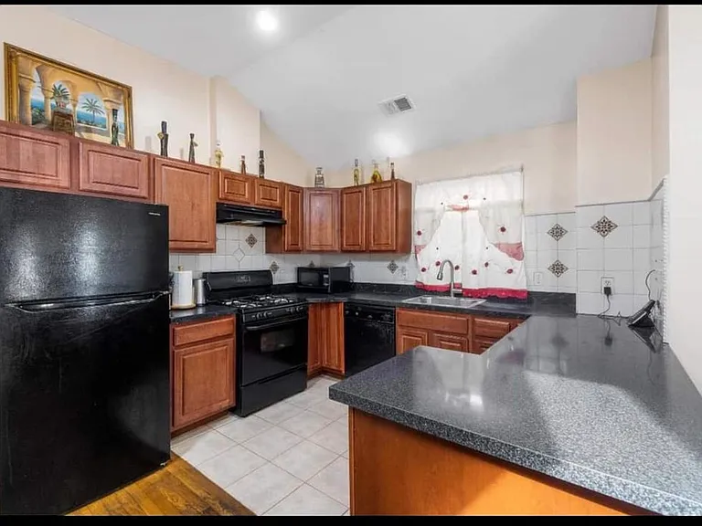 152 Virginia Ave — Photo 11
