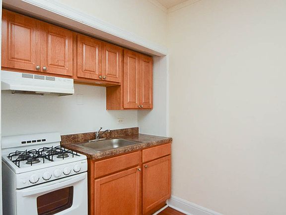 3rd image of 3335 W Diversey Ave #216