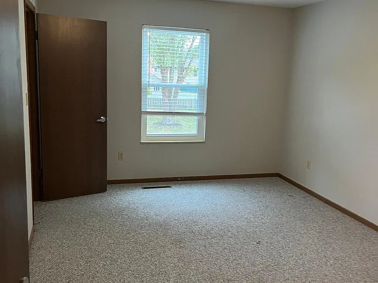 128 White Pine Ave — Photo 10