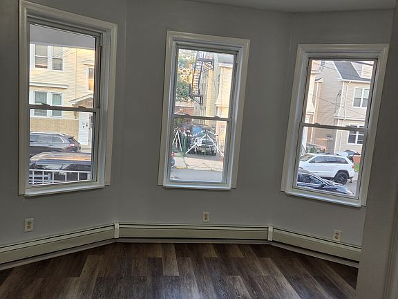 4th image of 195 22nd St Floor 1