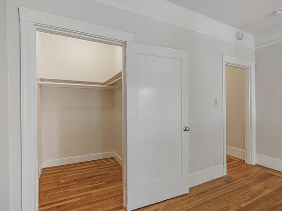 5th image of 1870 Jefferson St #105