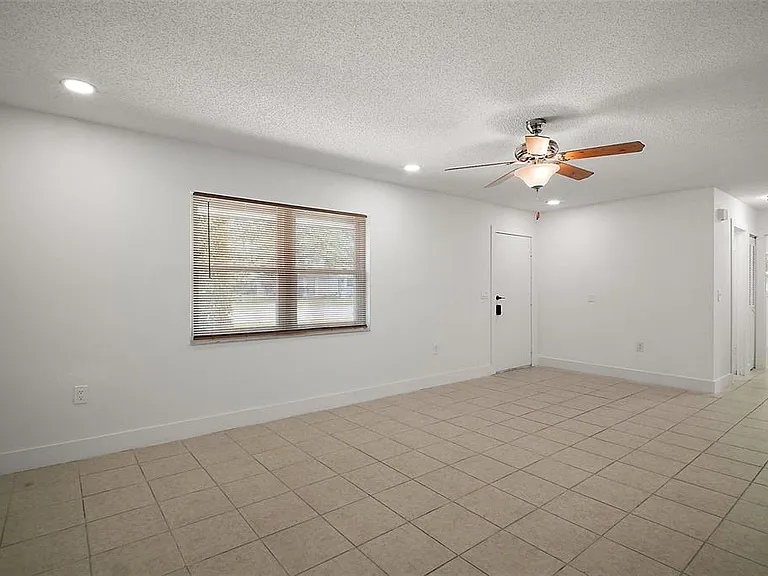 14884 SW 35th Cir — Photo 6