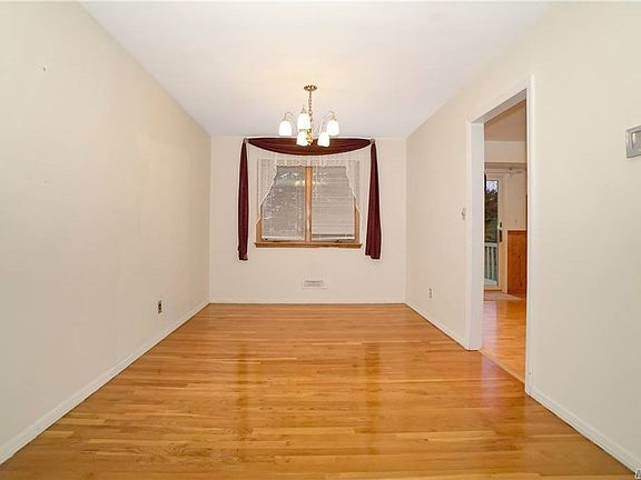 5th image of 47 Howell Dr