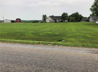 7 Sunnyside Est, Moweaqua, IL 62550