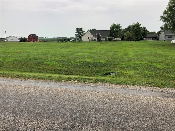 7 Sunnyside Est, Moweaqua, IL 62550