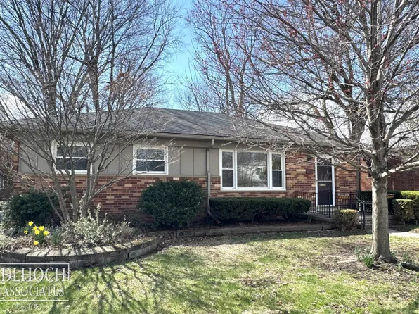879 Grosse Pointe Ct, Grosse Pointe, MI 48230