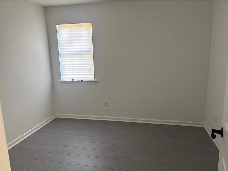 300 Harcourt Pl — Photo 31
