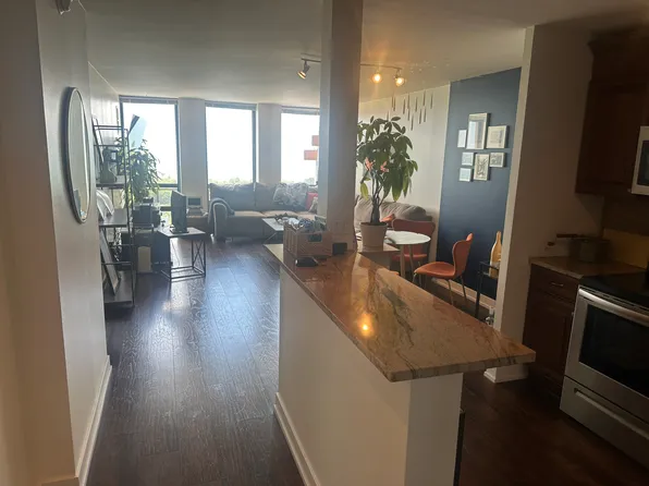 1660 N Lasalle St, Chicago, IL