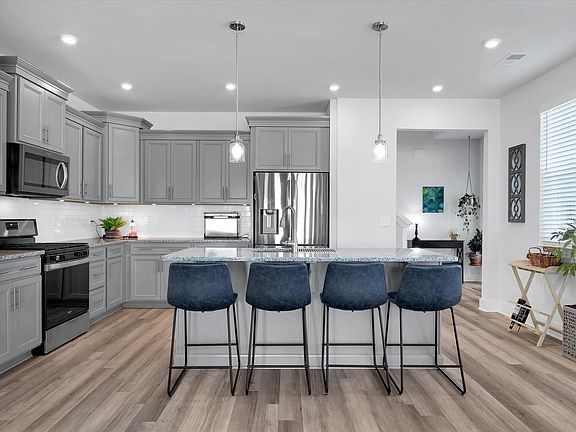 3rd image of 107 Pine Hollow Pl