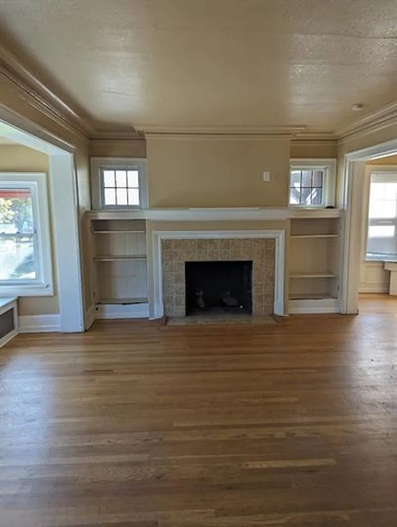 Spacious 5-Bedroom Eastside Apartment Available for June 15th — Photo 4