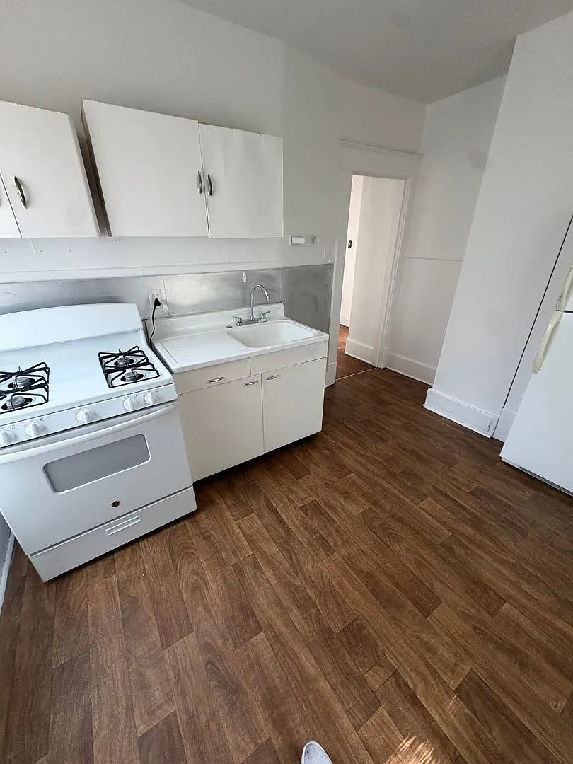 1441 W Wood St — Photo 4