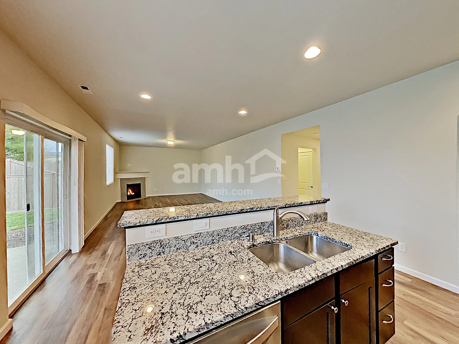 4 bed, 2.5 bath, 2378 sqft, $3,315 — Photo 4