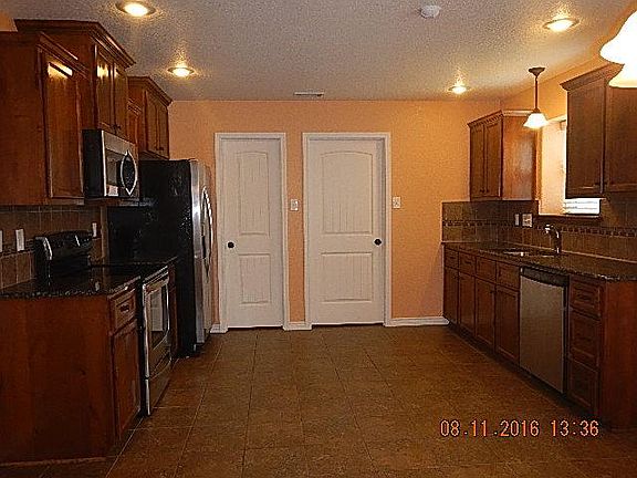 4th image of 301 E Little Dipper Dr