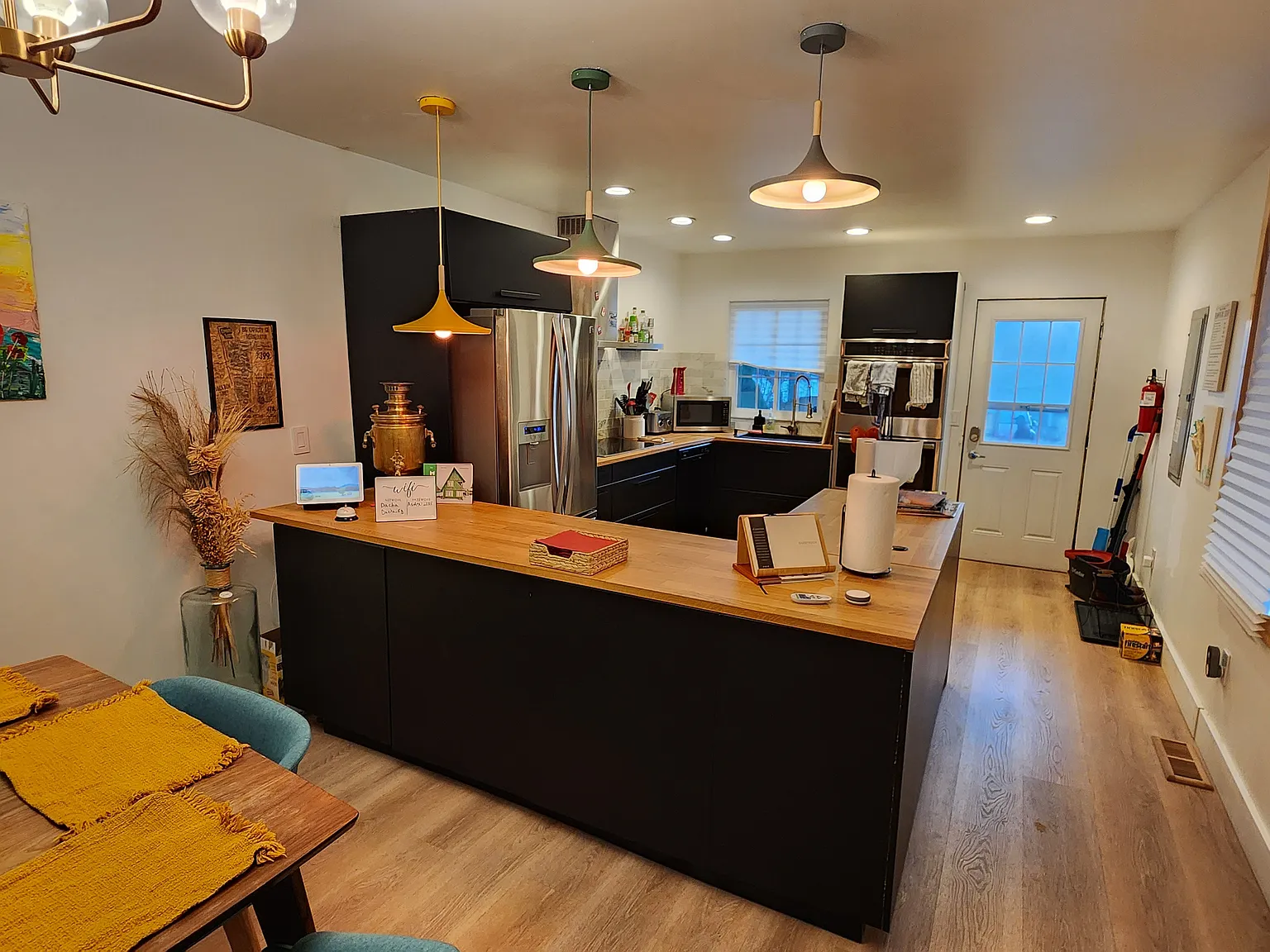 2 bed, 1.5 bath, 1144 sqft, $1,500 — Photo 2