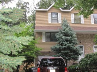 24 Dortmunder Dr, Manalapan, NJ
