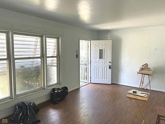 4th image of 1921 Patton Dr