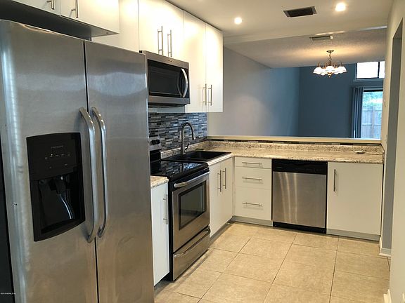 2nd image of 10023 Romaine Cir N