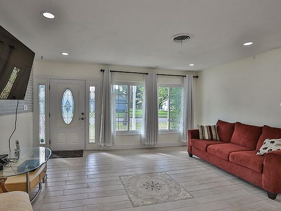 3rd image of 1535 Connecticut Ave NE