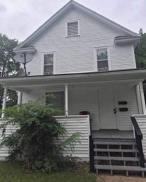 2 bed, 800 sqft, $1,000 — Photo 1