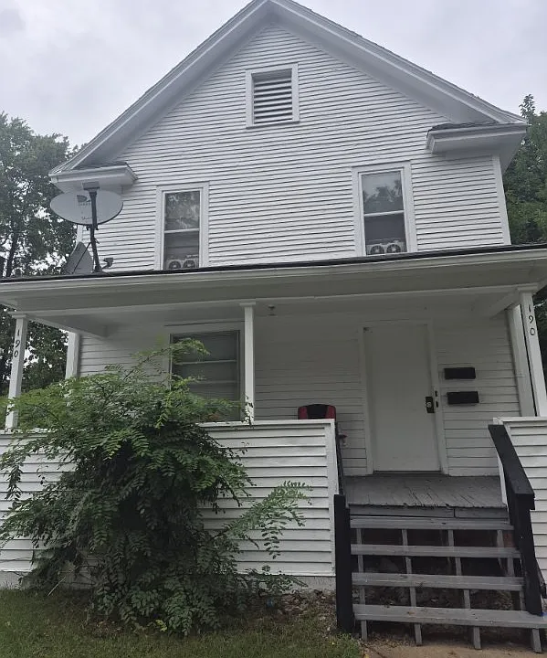 190 Augusta Ave #1