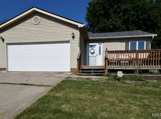 1129 Albers Ln, Bethalto, IL 62010