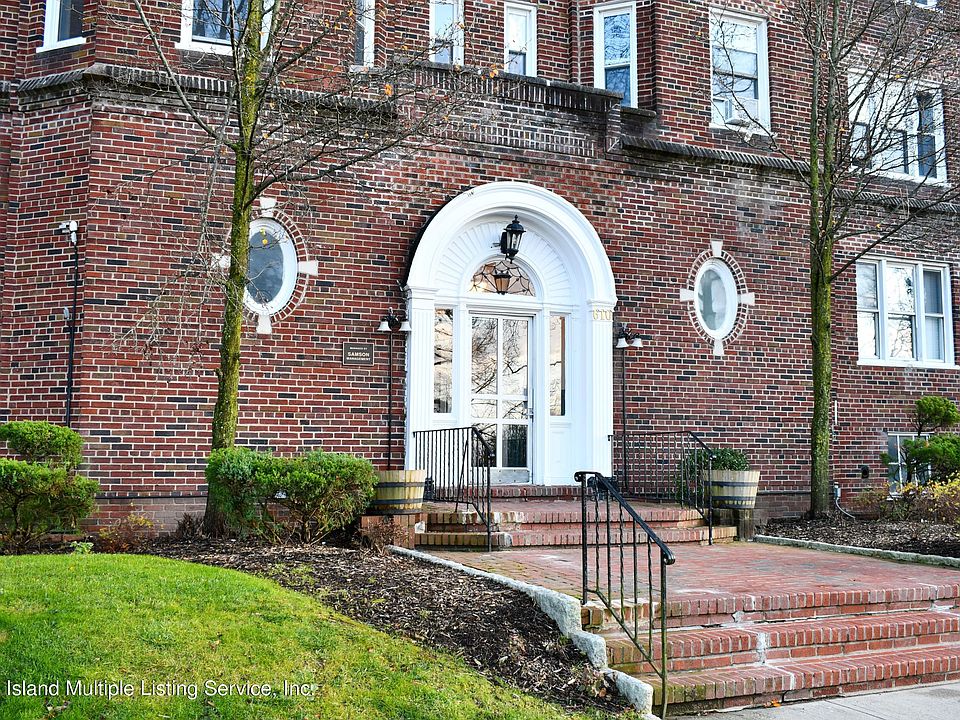 2nd image of 610 Victory Blvd APT 3F