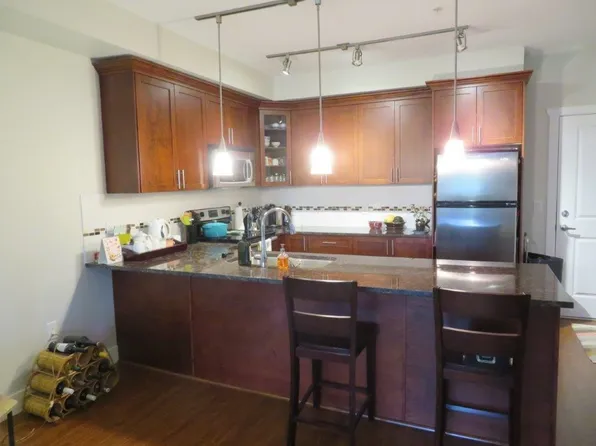 2330 Shaughnessy St #305, Pt Coquitlam, BC V3C 0B5