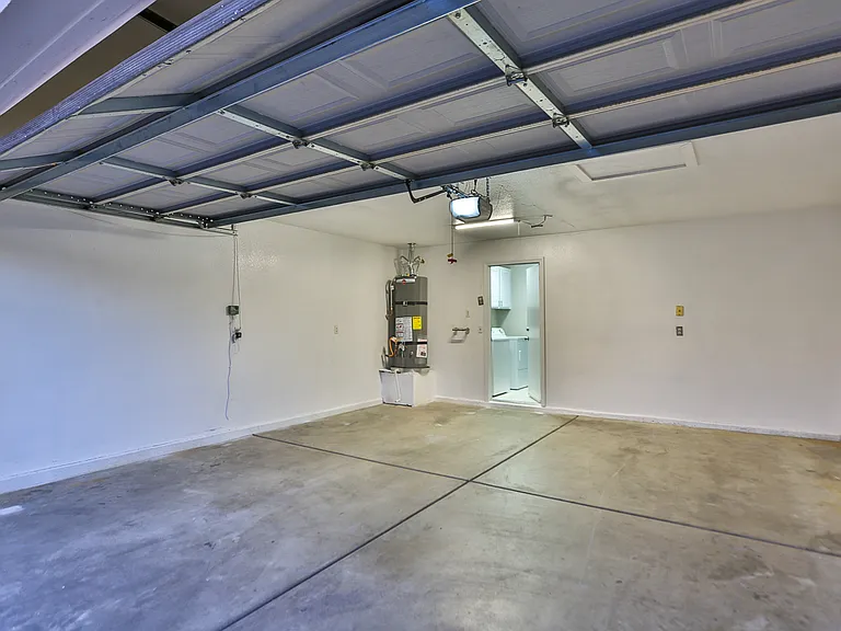 7705 Rockfield Dr — Photo 22