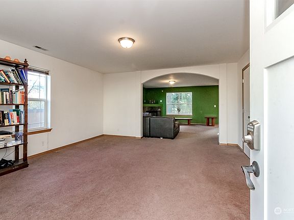 Welcome Home! Spacious open floor plan with arched details.>
