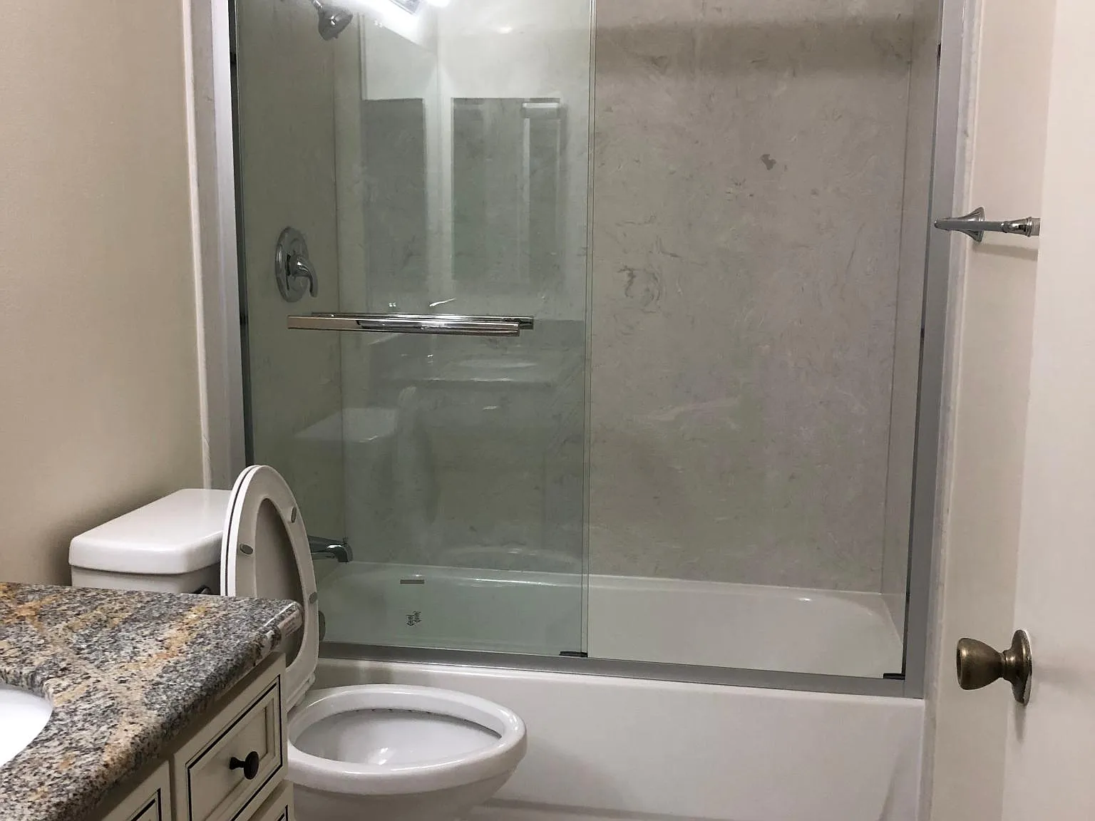 381 N Temple Dr — Photo 2