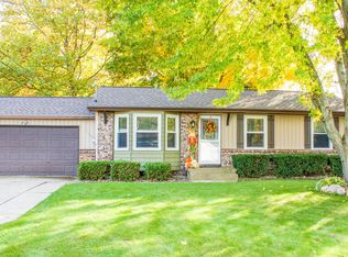 420 Ridgewood St SE, Kentwood, MI 49548