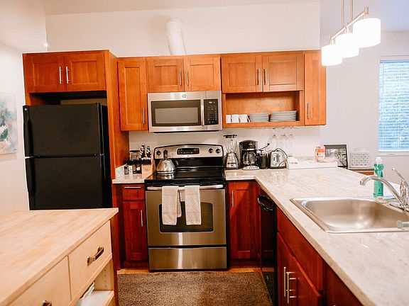 4th image of 1910 NW 24th Pl #1B