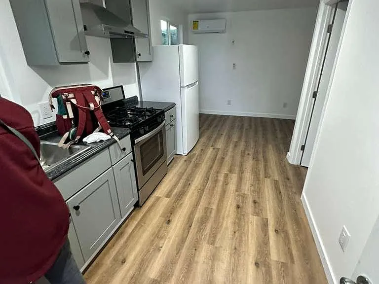 8829 Darby Ave — Photo 5