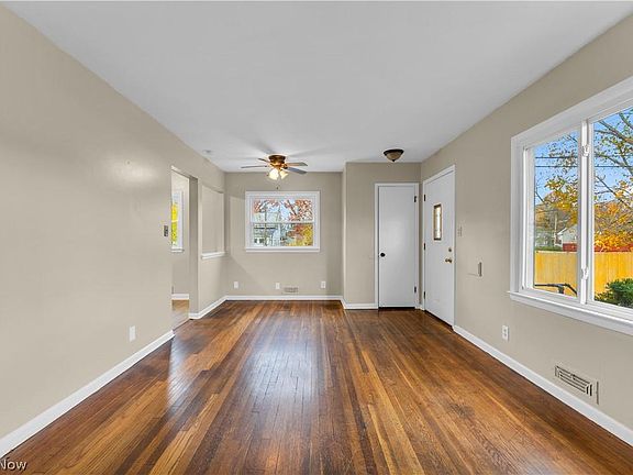 4th image of 458 Belle Ave