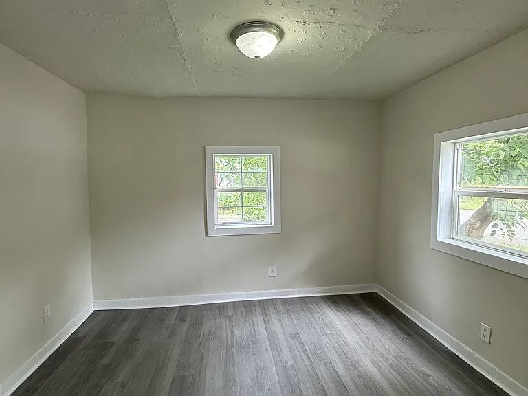 1303 Main St — Photo 2