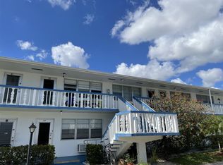 24 Windsor Dr #B, West Palm Beach, FL 33417
