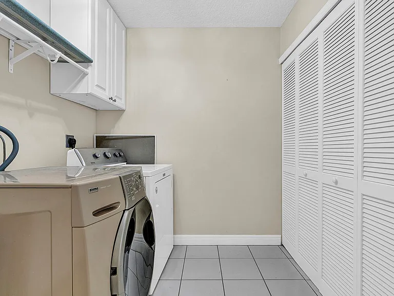 10290 NW 60th Pl — Photo 30