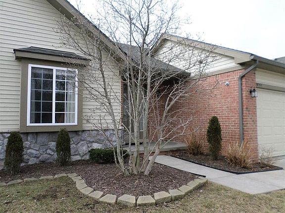 2nd image of 1851 Wexford Cir