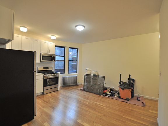 2nd image of 392 Saint Johns Pl #Fr4