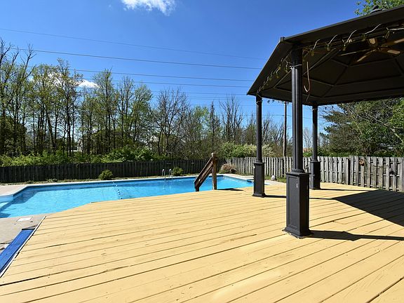 5th image of 8625 Meadowton Ct NW